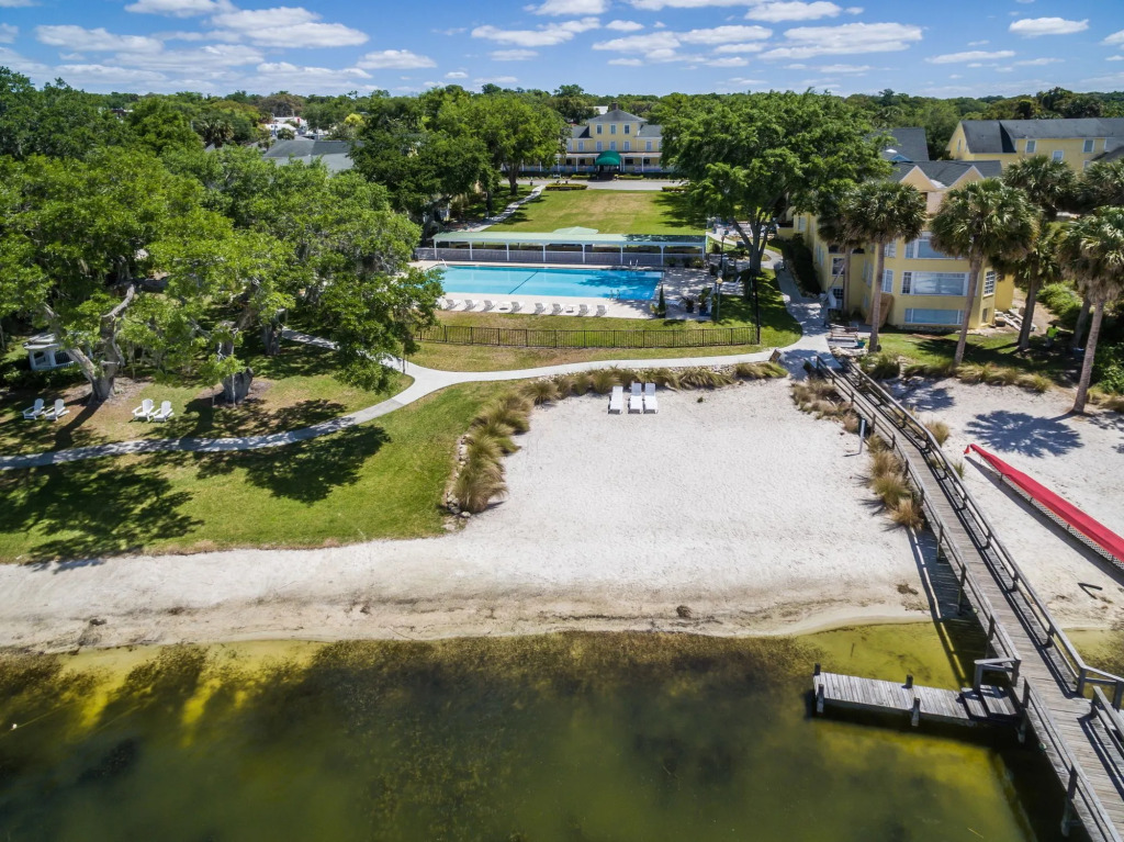 Lakeside Inn on Lake Dora