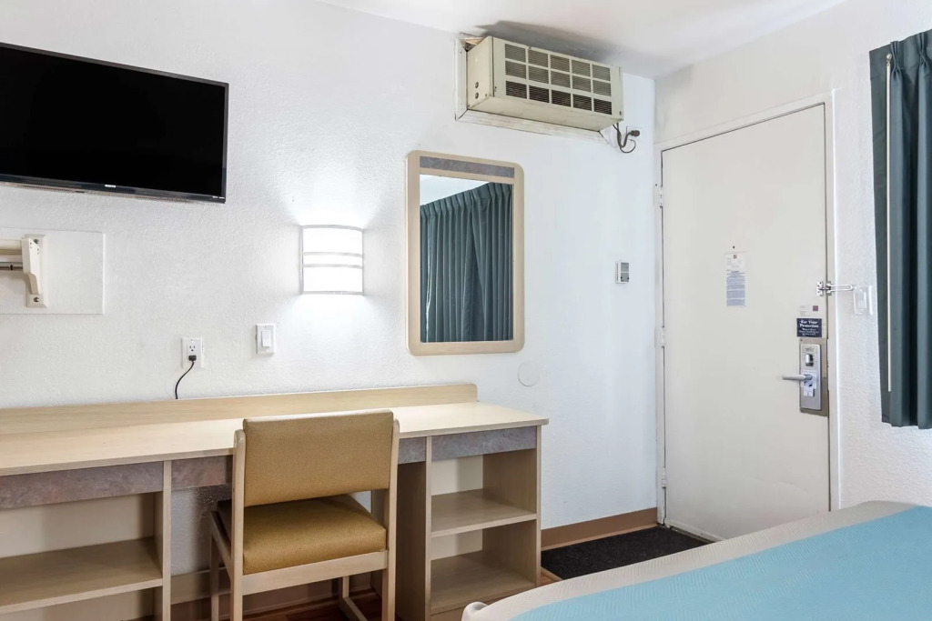Motel 6-Janesville, WI