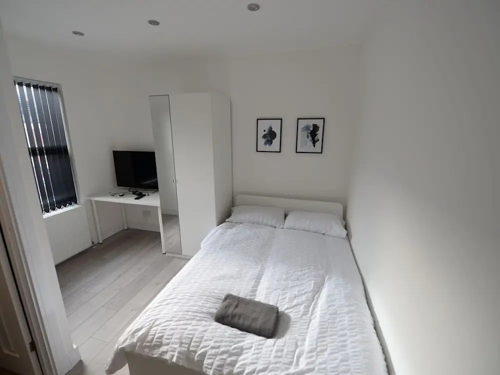 Contemporary Holiday Home in Coventry Near Fargo Village