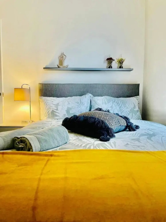 2 Bedroom House in Liverpool With Free Parking