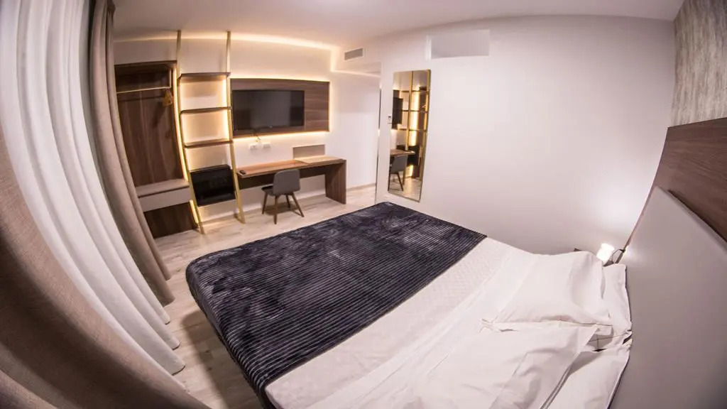 8room Hotel