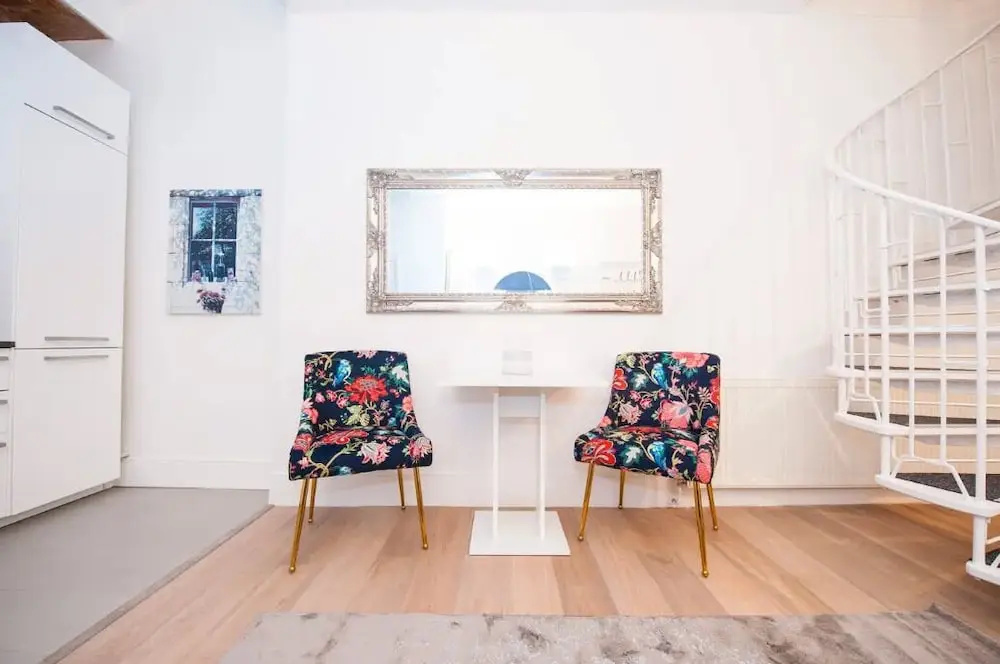 Unique Period Apartment In Kensington