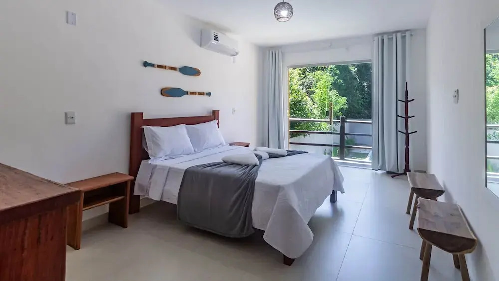 Casa Pet-friendly em Cond com Piscina e 5 Su tes