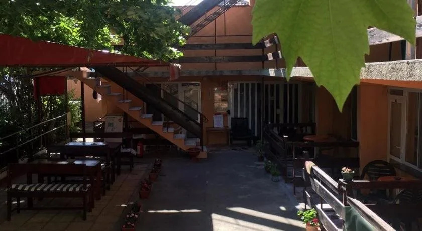 Family Hotel Yulian
