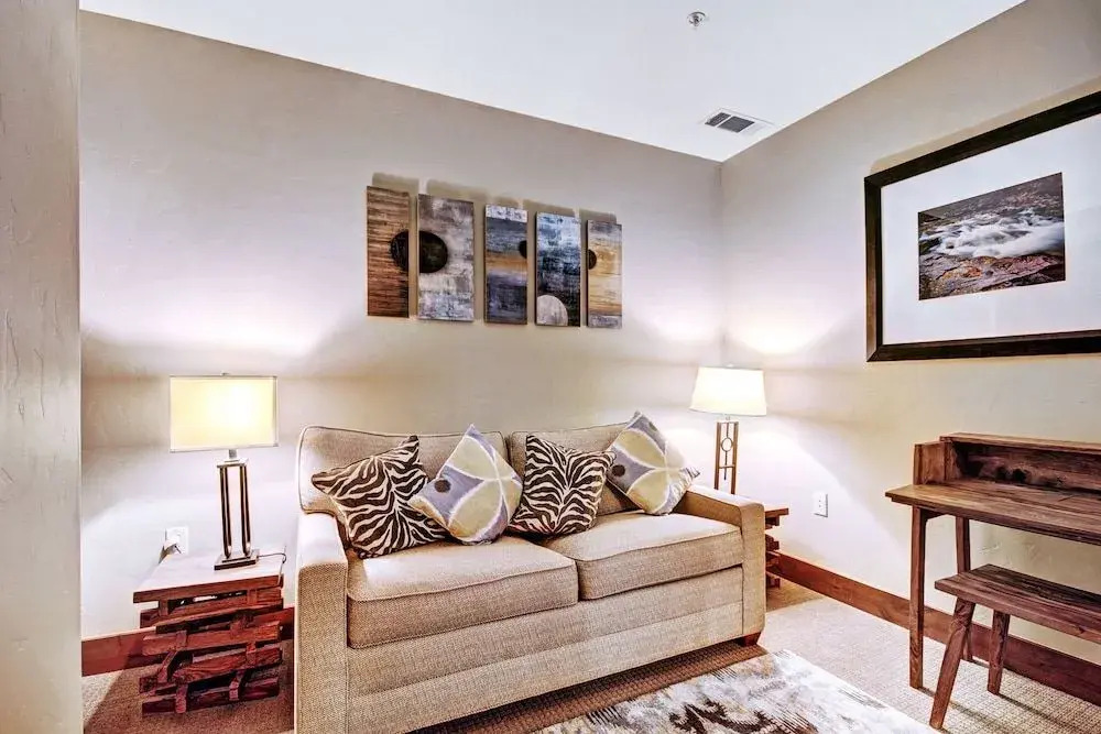 One Ski Hill Place S8412