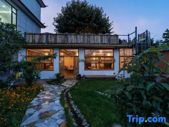 Listening to the wind · Courtyard Green Forest Rizhao Jinshan View Inn (Yulong Snow Mountain)