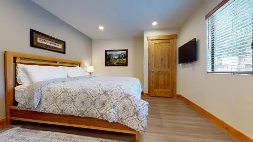 Mammoth Sierra Townhomes #11