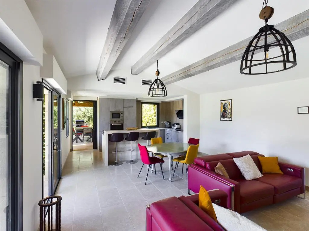 Villa rénovée à Eygalières avec piscine chauffée - FR-1-599-19