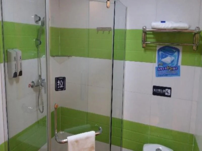 7Days Inn Shenzhen Fuyong Fenghuang Shiji Commercial Square