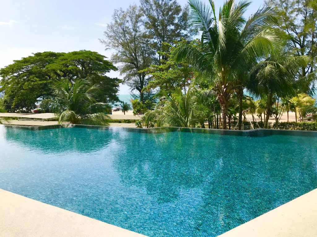 By The Beach - Luxury 2 Bedrooms Family Suite