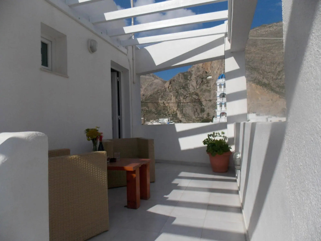Sunrise Studios in Perissa