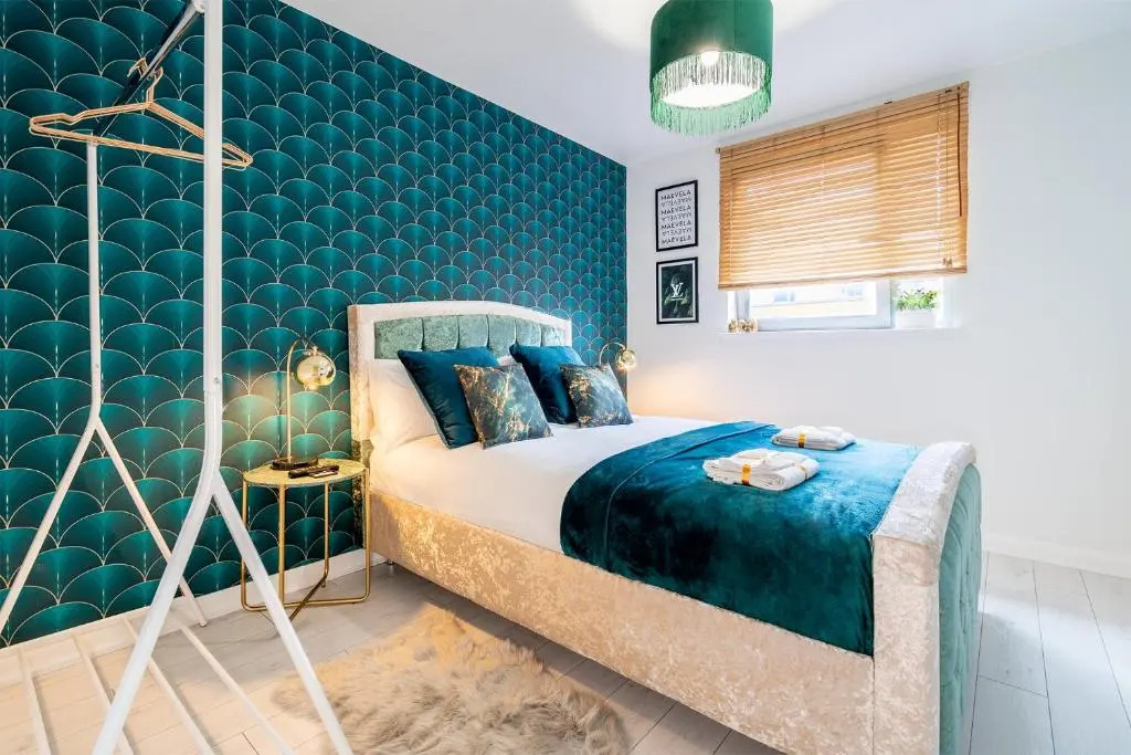 MAEVELA Apartments - Ultra Lavish Luxury 2 Bed Apartment City Centre - With BALCONY - FREE SECURE PARKING - PS4 & Smart TV's