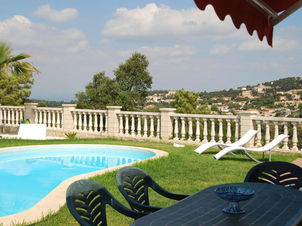 Detached Villa on one Floor, With Garden, Private Pool and Nice Views