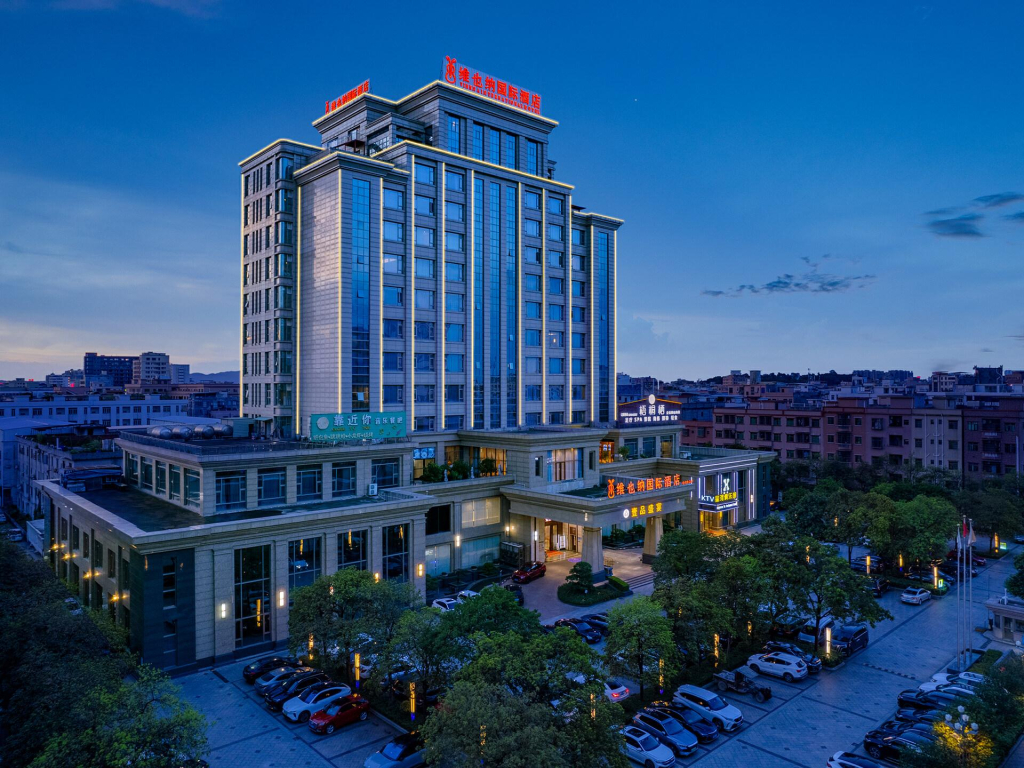 Vienna International Hotel Qishi Center Branch in Dongguan, Guangdong.