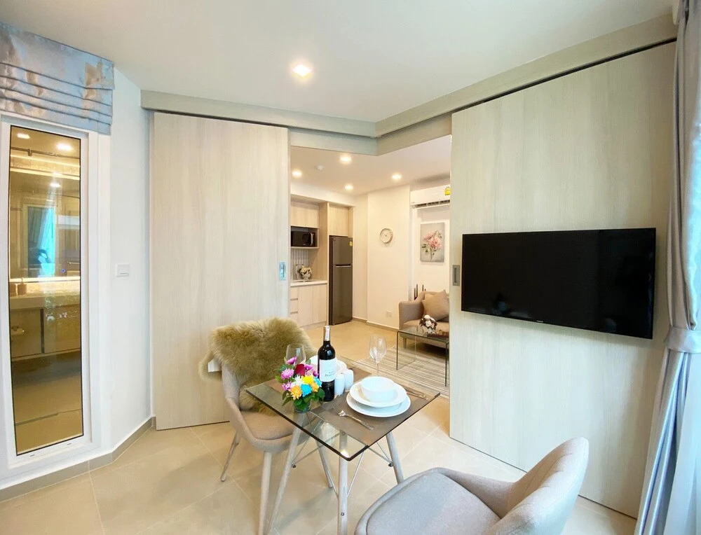 Modern 1 Bedroom Condo D418