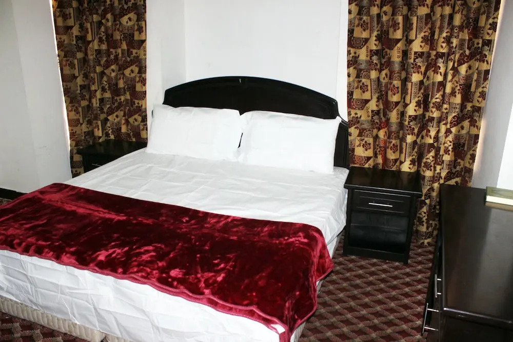 Al Eairy Furnished Apartments Qassim 2