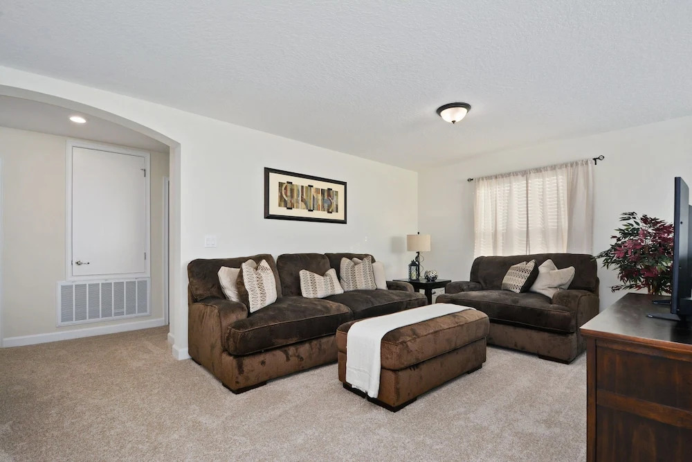 Modern 5 bedroom home in Champions Gate