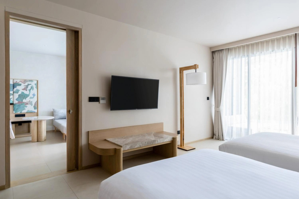 Le Meridien Phuket Mai Khao Beach Resort