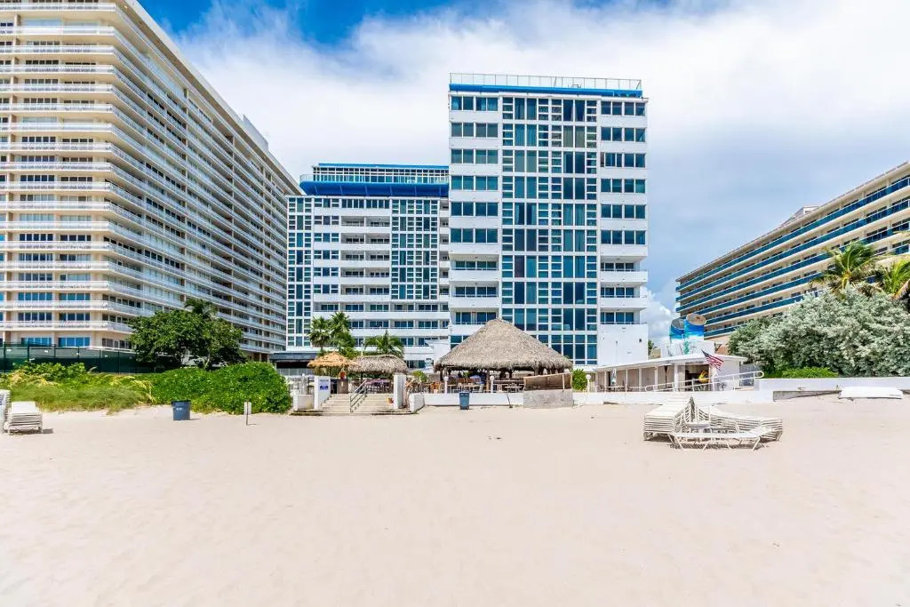 Ocean Beach Condo 3BR On the Sand 811