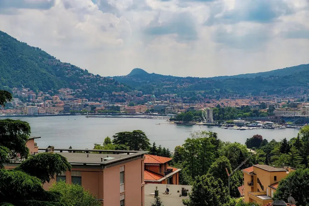 JOIVY Villa Sofia Wonderful 2-bed flat with lake views