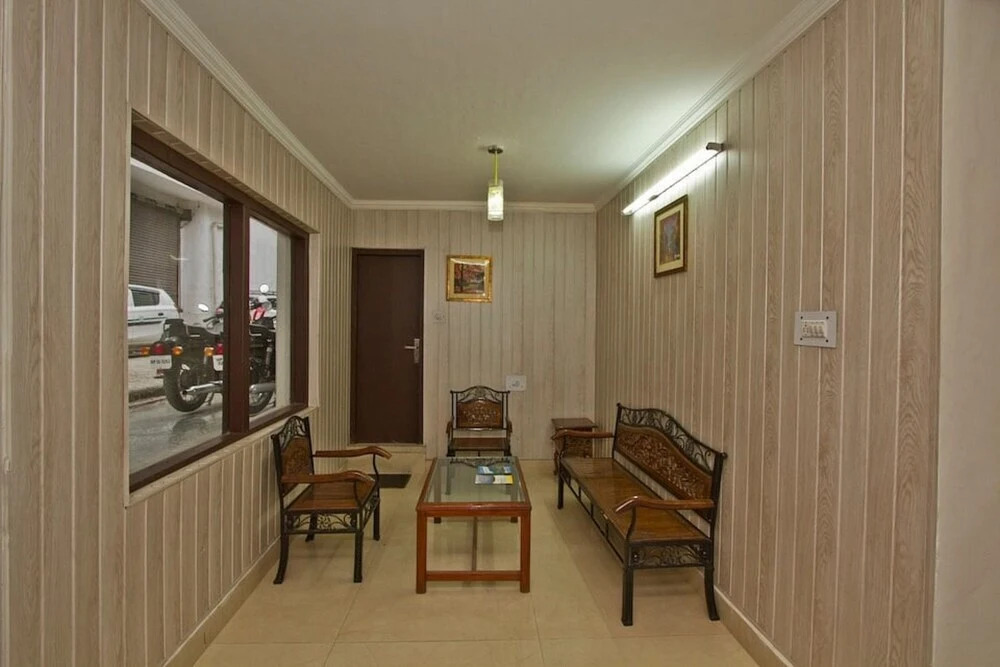 Goroomgo Elena Aastha Regency Manali