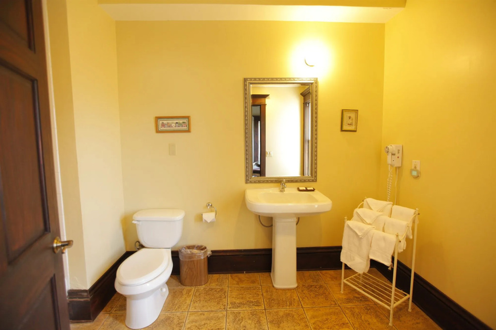 Santa Paula Inn