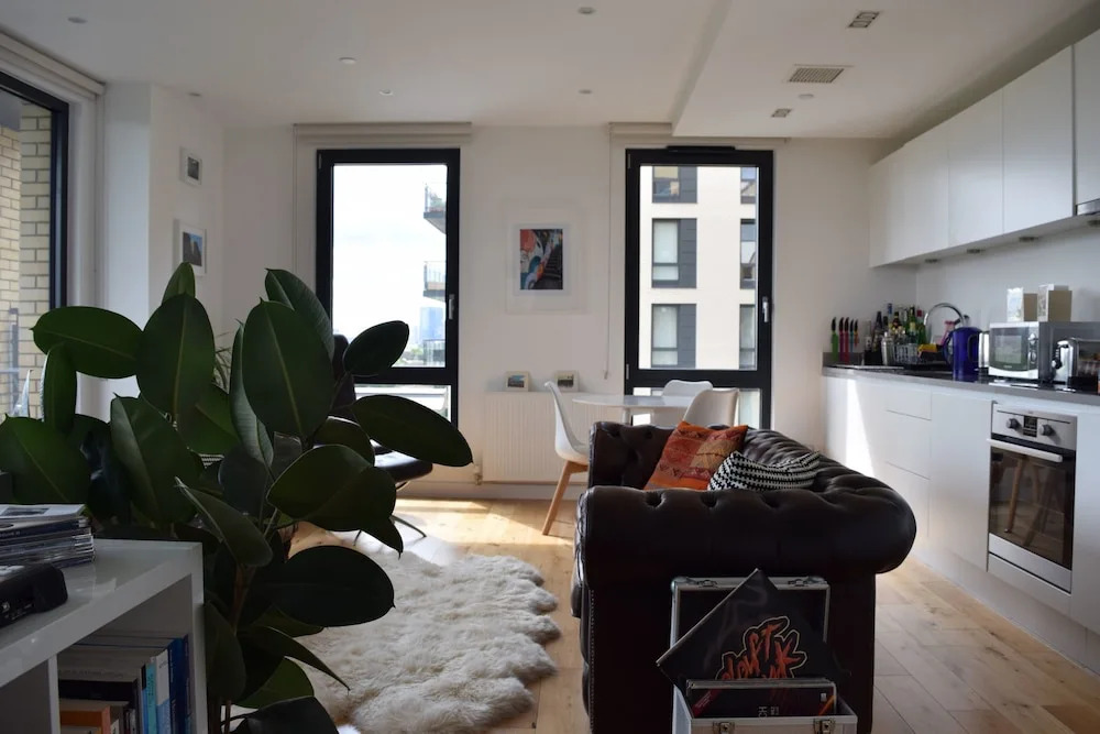 Stylish Flat With A Balcony Over Canal in Bethnal Green