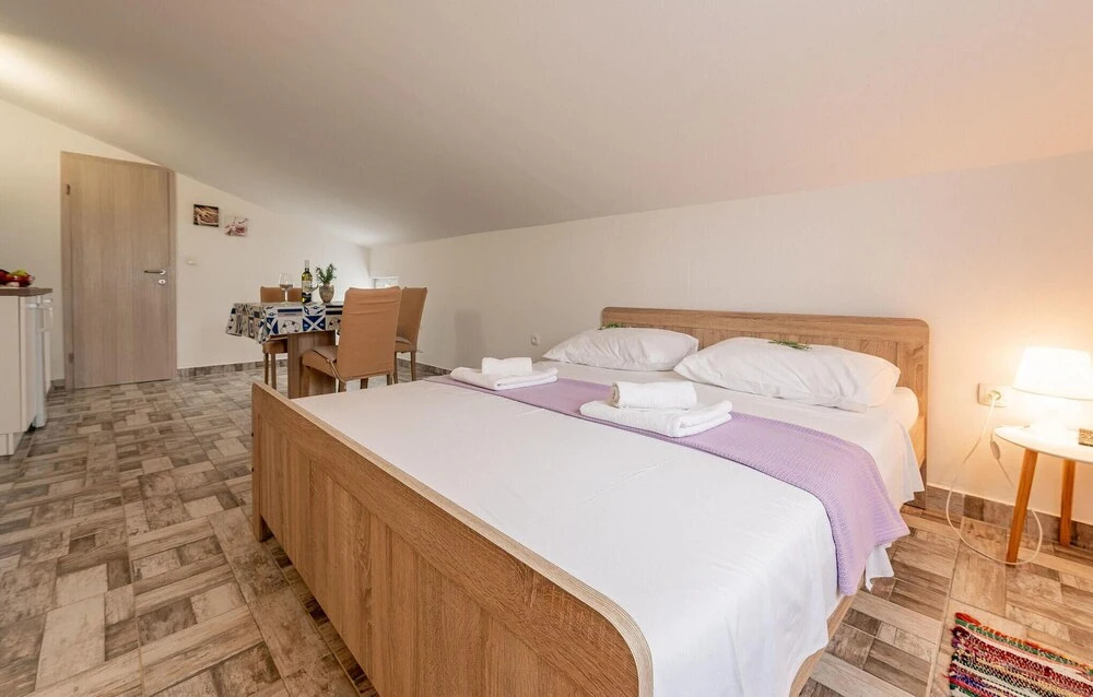Awesome Apartment in Vrsi With Wifi