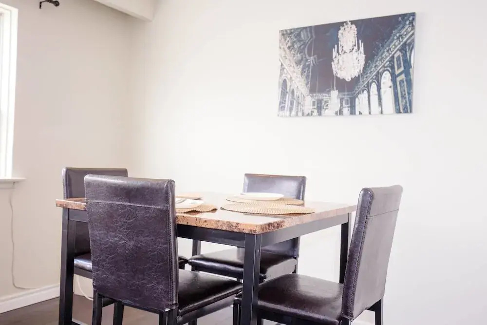 Private & Comfy 2 Bedroom Near Downtown