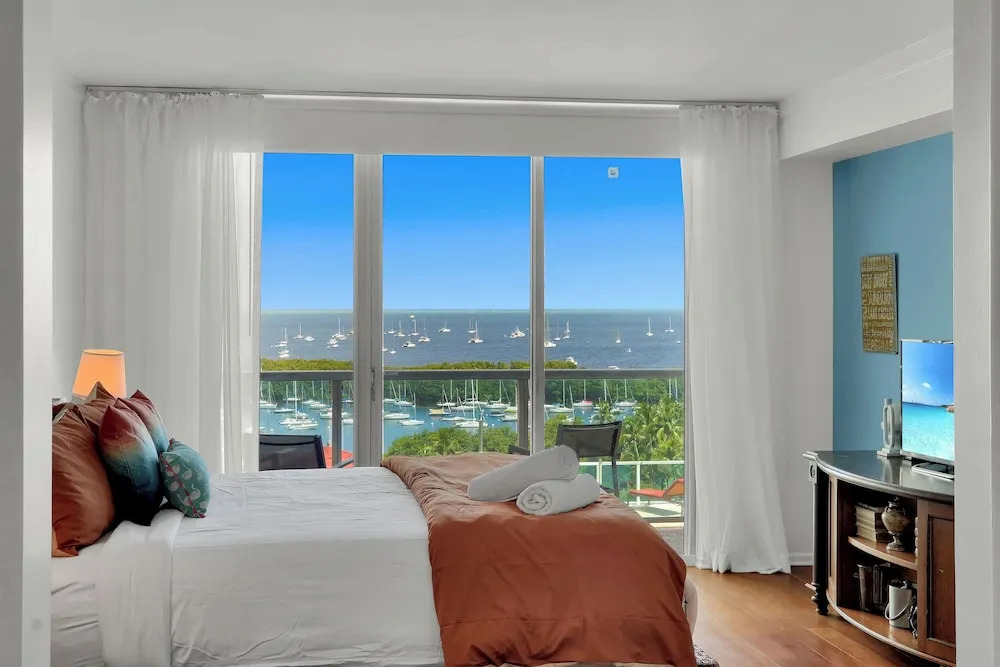 Tropical Paradise - Spacious 3-Bedroom