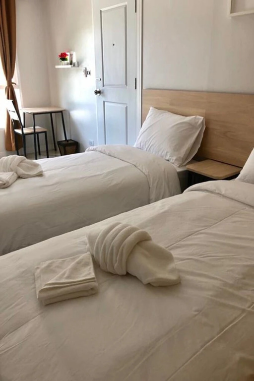 OYO 6370 Hotel Golden Woods