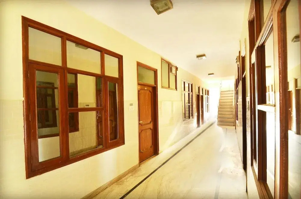 OYO 8073 Grand Residency