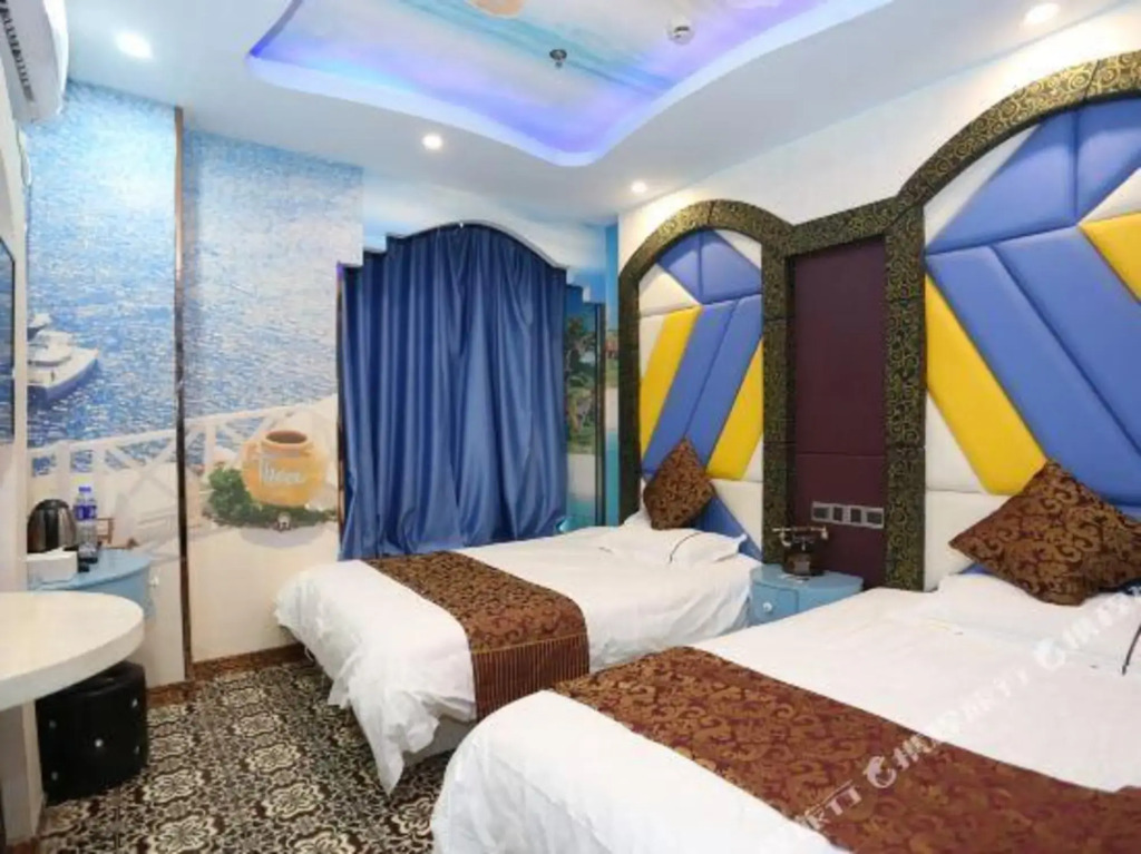 Ouli Business Hotel (Shanghai Luohe Hongmei Road Subway Station)
