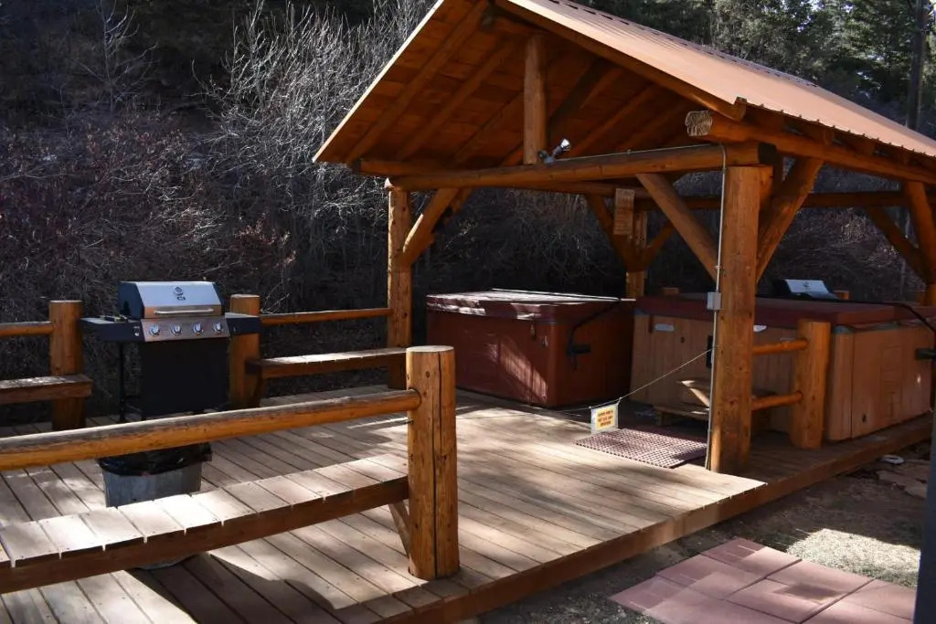 Ute Bluff Lodge, Cabins and RV park