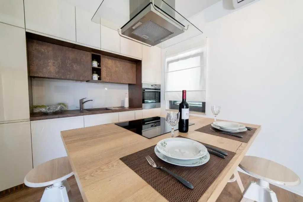 Apartmani D & J with Heated Pool & Stunning Sea View