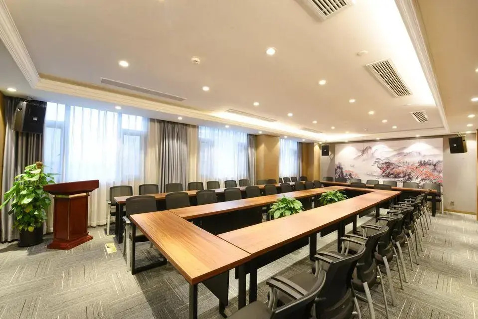 Shanghai Huhua International Hotel