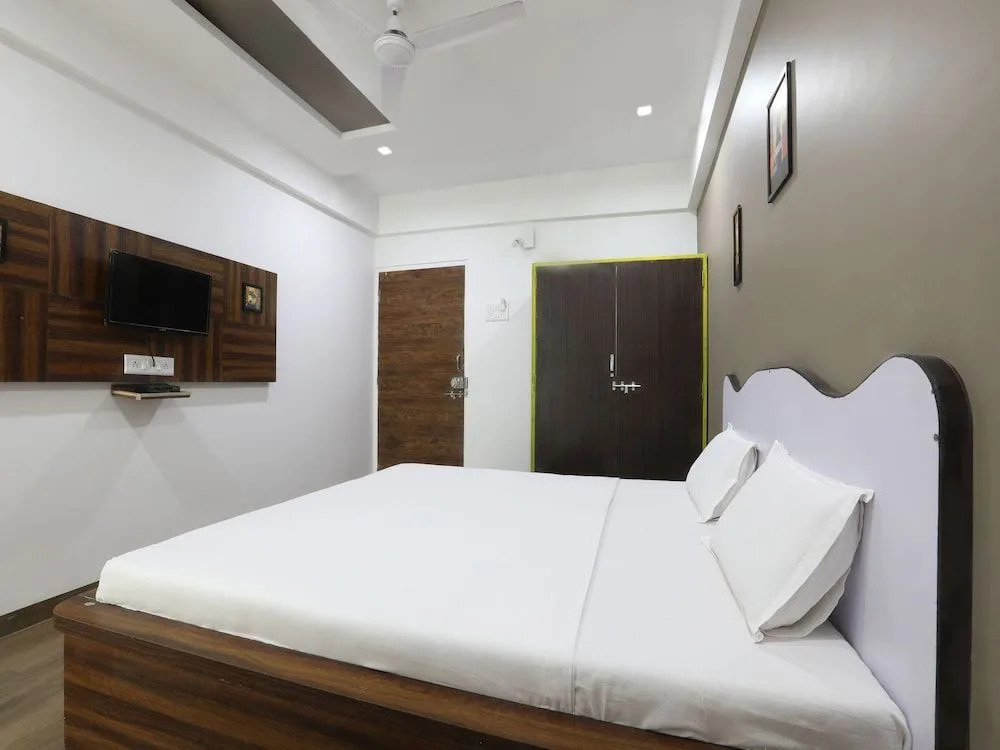 OYO 12817 White house beach resort