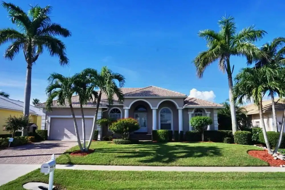 TO1120 4 Bedroom Holiday Home by Marco Naples Vacation Homes