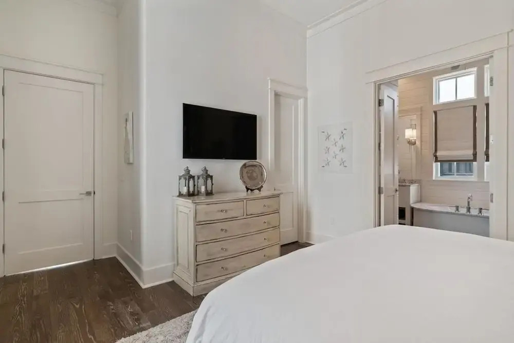 Elegantly Designed 5br/5.5bth + Bunk Nook Home In Lake District Of Watercolor Carriage House 4 Bedroom Home by RedAwning