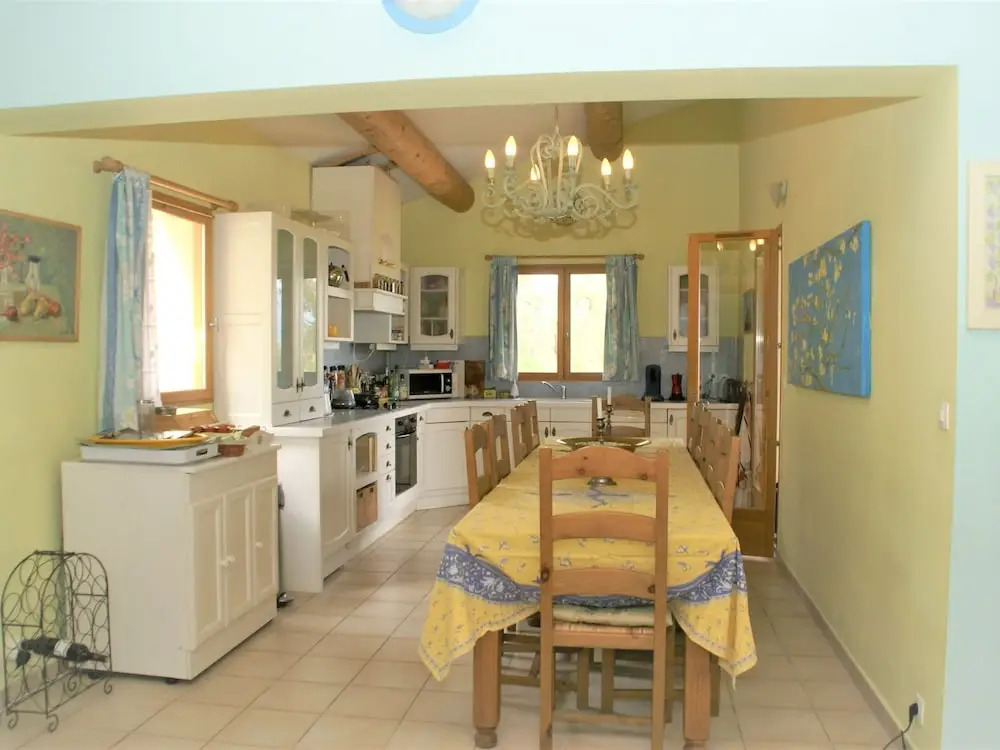 Peaceful Villa in Saint-Saturnin-lès-Apt with Swimming Pool