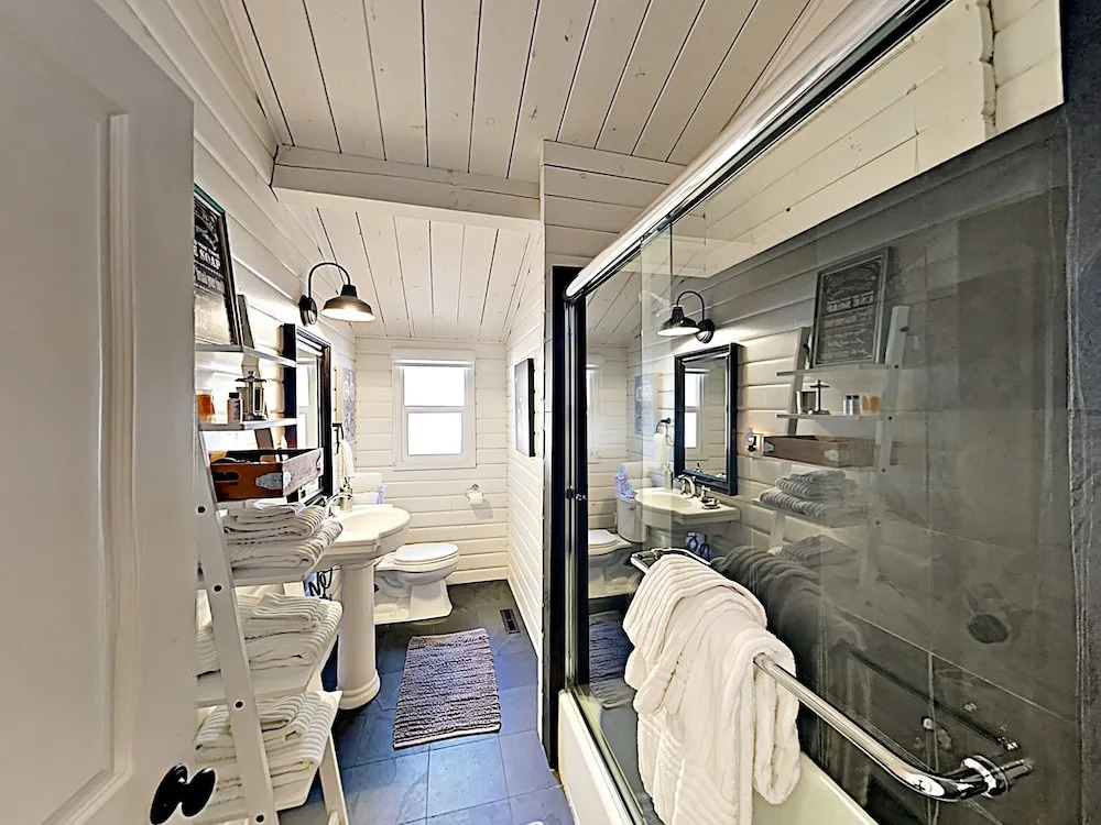 Skyland Hideaway W/ Private Beach By Wood Slopes 3 Bedroom Cabin