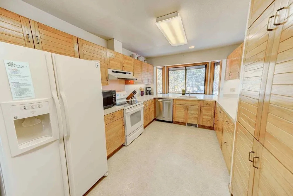 White Elm Lane 15