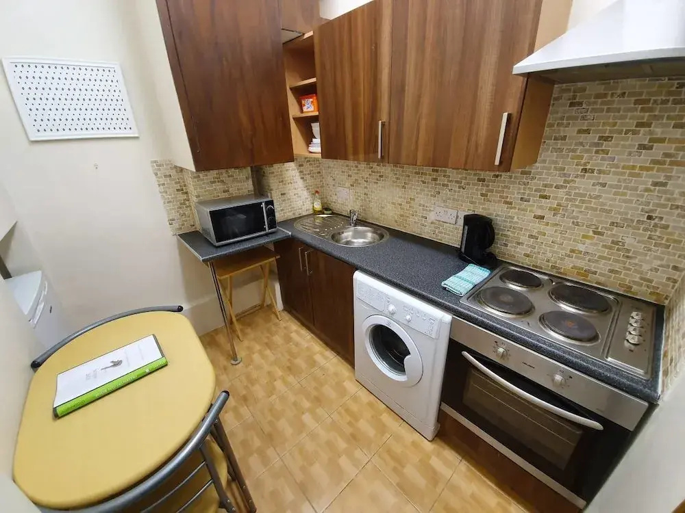 Victorian House 2 Bed 2 Bath Next to Barbican Tube