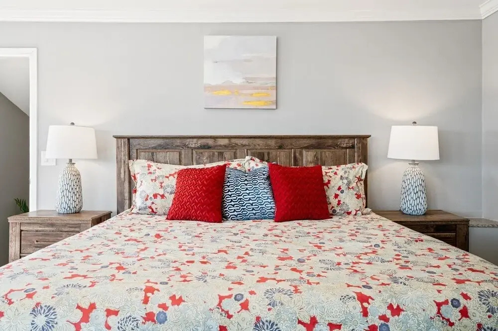 1 Hibiscus Haus 3 Bedroom Home by RedAwning
