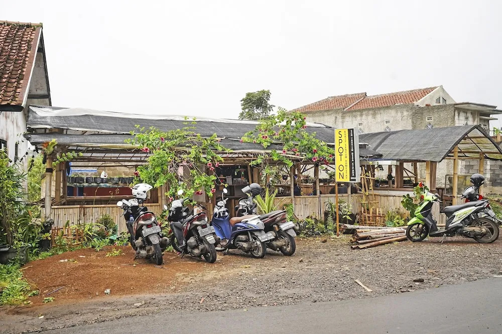 Hotel O Eco Tourism Desa Cipada Bukit Senyum Homestay Syariah