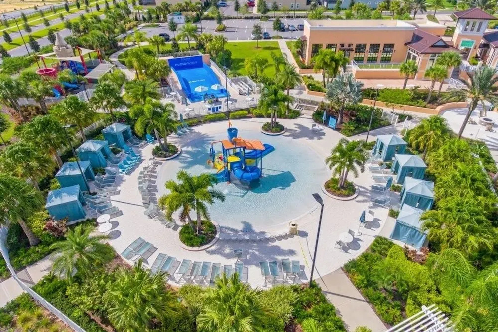 Solaras Finest!! 4 Bed 4 Bath Private Pool 1041 4 Bedroom Townhouse