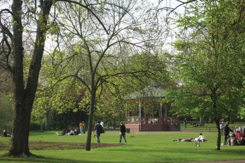 Lovely 2 Bedrooms Apartment Near Queens Park