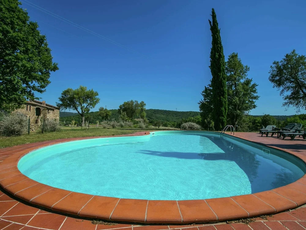 Apartment in a Rustic House in the Tuscan Hills Near the Sea