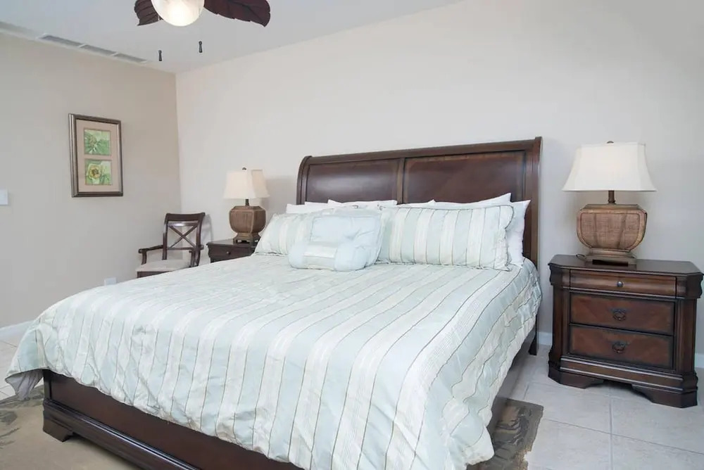 Dazzling end unit in Coco with extra windows and lots of light sleeps 8