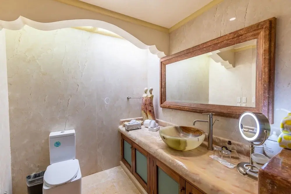 Fully Staffed, Beach frontage Luxury Villa